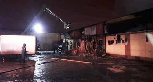 Пожар на рынке в Краснооктябрьском районе Волгограда. 27 декабря 2020 г. Фото: ГУ МЧС России по Волгоградской области Пожар на рынке в Краснооктябрьском районе Волгограда. 27 декабря 2020 г. Фото: ГУ МЧС России по Волгоградской области