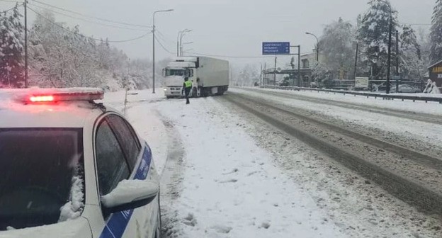 Снегопад на трассе М4-Дон. Фото: ГИБДД Краснодарского края
