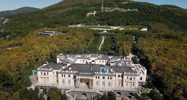 Дворец Путина на Кубани. Фото: скриншот видео "Алексей Навальный"
https://www.youtube.com/watch?v=ipAnwilMncI