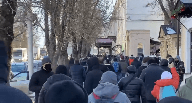 Акция протеста в Ставрополе 23 января 2021 года. Стоп-кадр видео https://www.facebook.com/permalink.php?story_fbid=3996140240410493&id=100000436699400