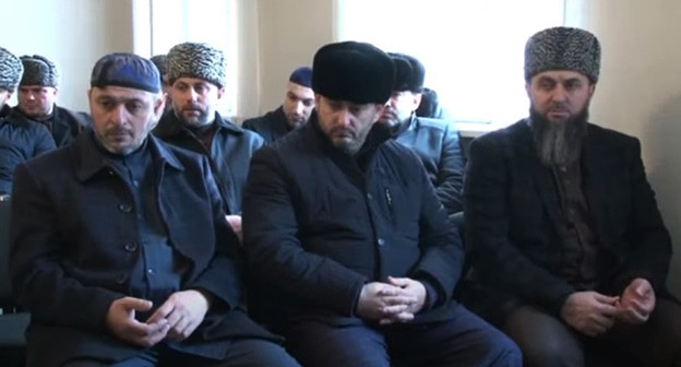 Совещание алимов Ингушетии. Фото: скриншот видео 
"Имамы Алимы Ингушетии" https://www.youtube.com/watch?v=7ejMeJ6BZa4&feature=emb_logo