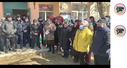 Несколько десятков человек из махачкалинского поселка Сулак обращаются к Сергею Меликову с жалобой на перебои в подаче газа. Скриншот сообщения канала "Новости Дагестана" в instagram https://www.instagram.com/p/CLdp3pzCPO1/ Несколько десятков человек из махачкалинского поселка Сулак обращаются к Сергею Меликову с жалобой на перебои в подаче газа. Скриншот сообщения канала "Новости Дагестана" в instagram https://www.instagram.com/p/CLdp3pzCPO1/