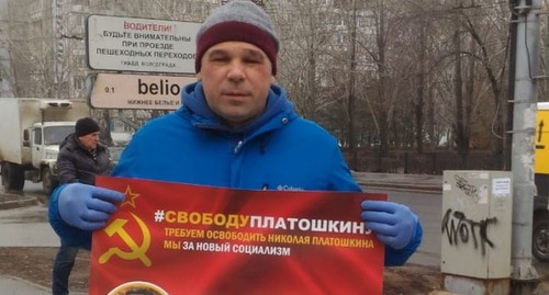 Михаил Матвеев на пикете. Фото предоставлено Михаилом Матвеевым. Михаил Матвеев на пикете. Фото предоставлено Михаилом Матвеевым.