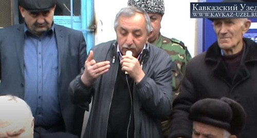 Сход в селе Ирганай, Дагестан. 7 марта 2014 г. Фото: скриншот видео "Кавказского узла" https://www.youtube.com/watch?v=aIbW-mNGJBM&feature=emb_logo Сход в селе Ирганай, Дагестан. 7 марта 2014 г. Фото: скриншот видео "Кавказского узла" https://www.youtube.com/watch?v=aIbW-mNGJBM&feature=emb_logo