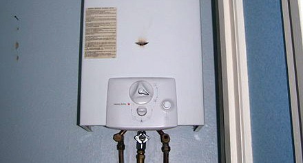 Проточный газовый водонагреватель. Фото https://wikipedia.tel/Газовый_водонагреватель Проточный газовый водонагреватель. Фото https://wikipedia.tel/Газовый_водонагреватель