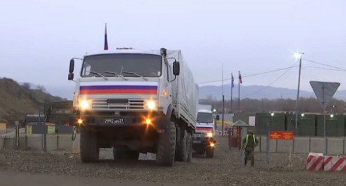 Военные сопровождают в Нагорном Карабахе колонну грузовиков. Фото пресс-службы МО России http://mil.ru/russian_peacekeeping_forces/news/more.htm?id=12348295@egNews Военные сопровождают в Нагорном Карабахе колонну грузовиков. Фото пресс-службы МО России http://mil.ru/russian_peacekeeping_forces/news/more.htm?id=12348295@egNews