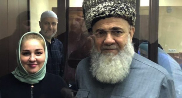 Зарифа Саутиева и Ахмед Барахоев в зале суда. Фото Багаудина Мякиева
