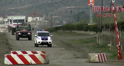 Девятая колонна грузовиков, доставившая 60 тонн груза, в том числе оборудование и строительные материалы для восстановления жилых домов и соцобъектов. Фото пресс-служба Минобороны России http://mil.ru/russian_peacekeeping_forces/news/more.htm?id=12350514@egNews Девятая колонна грузовиков, доставившая 60 тонн груза, в том числе оборудование и строительные материалы для восстановления жилых домов и соцобъектов. Фото пресс-служба Минобороны России http://mil.ru/russian_peacekeeping_forces/news/more.htm?id=12350514@egNews