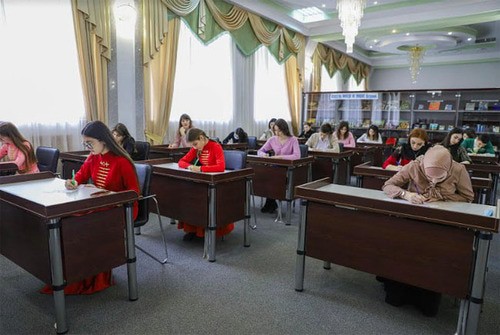 Участники "Адыгэ диктант". Фото: пресс-служба Адыгейского государственного университета (АГУ). Участники "Адыгэ диктант". Фото: пресс-служба Адыгейского государственного университета (АГУ).