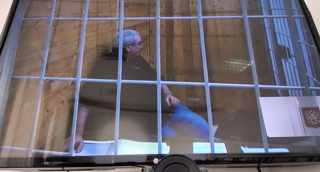 Юрий Жданов на экране видеосвязи. Фото Константина Волгина для "Кавказского узла"
