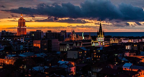 Батуми. Фото: Irma Laghadze ირმა ლაღაძე - Flickr: City at night https://ru.wikipedia.org/ Батуми. Фото: Irma Laghadze ირმა ლაღაძე - Flickr: City at night https://ru.wikipedia.org/