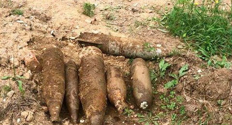Тайник с боеприпасами на окраине Грозного. Фото: пресс-служба Росгвардии https://rosguard.gov.ru/ru/news/article/v-chechenskoj-respublike-voennosluzhashhie-rosgvardii-obnaruzhili-i-unichtozhili-tajnik-s-boepripasami-1-2 Тайник с боеприпасами на окраине Грозного. Фото: пресс-служба Росгвардии https://rosguard.gov.ru/ru/news/article/v-chechenskoj-respublike-voennosluzhashhie-rosgvardii-obnaruzhili-i-unichtozhili-tajnik-s-boepripasami-1-2