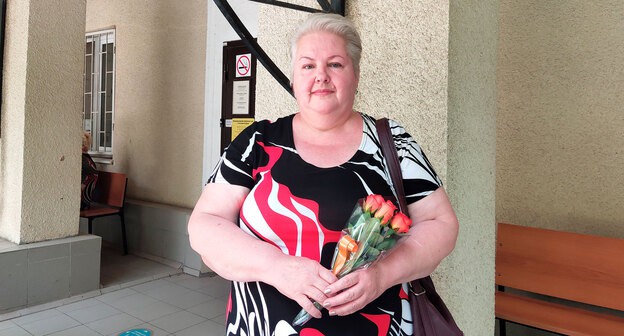 Ольга Гануша на входе в Ворошиловский райсуд Ростова-на-Дону, 24 июня 2021 года. Фото Константина Волгина для "Кавказского узла"
