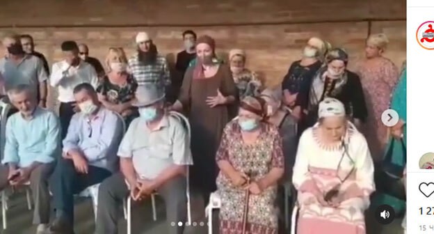 Переселенцы из Чечни жалуются Владимиру Путину на нерешенную проблему с жильем в Ингушетии. Кадр видеообращения, размещенного в Instagram-паблике "Новости Ингушетии" https://www.instagram.com/p/CQrHb33sMbhiJ0QoS6uhdd4bR2IVlZPA-HZIm40/