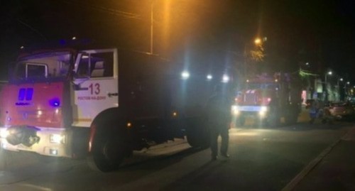 Пожар в дореволюционном доме в Ростове-на-Дону локализован. Фото ПРЕСС-СЛУЖБА МЧС ПО РОСТОВСКОЙ ОБЛАСТИ Пожар в дореволюционном доме в Ростове-на-Дону локализован. Фото ПРЕСС-СЛУЖБА МЧС ПО РОСТОВСКОЙ ОБЛАСТИ