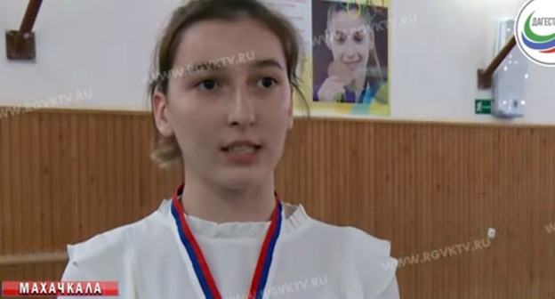  Джаврият Алиева. Кадр видео 
РГВК "Дагестан"  https://www.youtube.com/watch?v=elvBftR8TVQ&t=12s