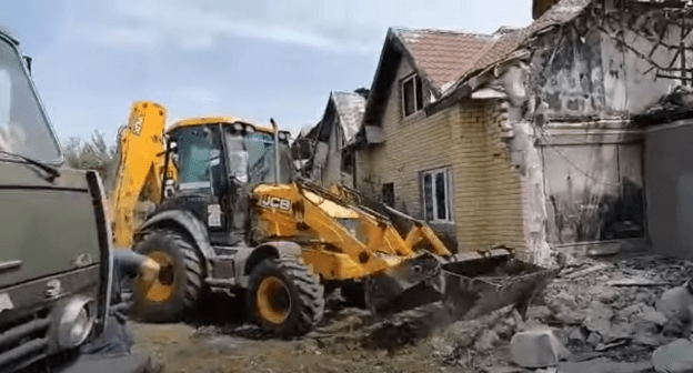 Снос домов в поселке Белая дача в Волгоградской области. Стоп-кадр видео https://youtu.be/v5UPWfiQyHo