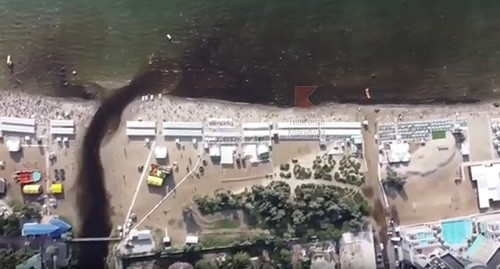 Загрязнение воды на побережье Анапы. Кадр видео
"Типичный Краснодар" https://vk.com/videos-33025155?z=video-33025155_456266159%2Fpl_-33025155_-2 Загрязнение воды на побережье Анапы. Кадр видео
"Типичный Краснодар" https://vk.com/videos-33025155?z=video-33025155_456266159%2Fpl_-33025155_-2