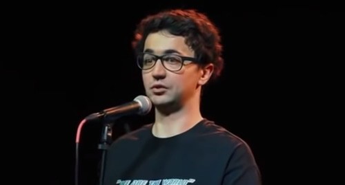  Идрак Мирзализаде. Кадр видео 
КАЖДОМУ СВОЁ https://www.youtube.com/watch?v=FOrhLKNwU_s 