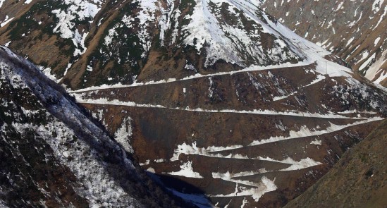 На участке дороги Жинвали-барисахо-шатили запрещено автомобильное движение из-за снегопада. Фото
Департамент автомобильных дорог Грузии http://www.georoad.ge/?lang=geo&act=news&func=menu&uid=1633439361 На участке дороги Жинвали-барисахо-шатили запрещено автомобильное движение из-за снегопада. Фото
Департамент автомобильных дорог Грузии http://www.georoad.ge/?lang=geo&act=news&func=menu&uid=1633439361