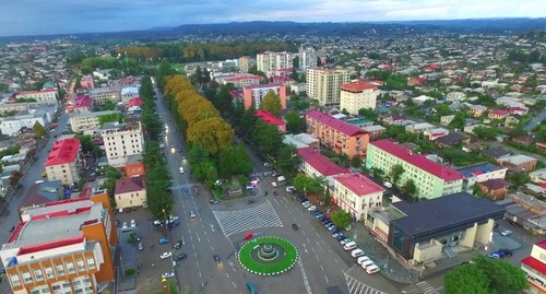 Зугдиди. Кадр видео  
Gocha Lemonjaria https://www.youtube.com/watch?v=2ZkzKWOemaA