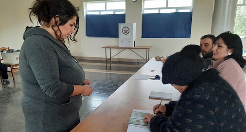 Избирательный участок в общине Нор Казанчи. Фото Алвард Григорян для "Кавказского узла". Избирательный участок в общине Нор Казанчи. Фото Алвард Григорян для "Кавказского узла".