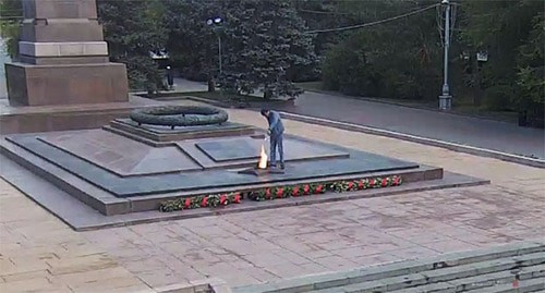 Осквернение Вечного огня. Скриншот видео https://34.xn--b1aew.xn--p1ai/%D0%BD%D0%BE%D0%B2%D0%BE%D1%81%D1%82%D0%B8/item/26384049/ Осквернение Вечного огня. Скриншот видео https://34.xn--b1aew.xn--p1ai/%D0%BD%D0%BE%D0%B2%D0%BE%D1%81%D1%82%D0%B8/item/26384049/