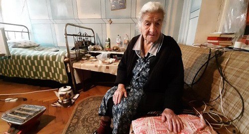 Арина Африян в своей комнате. Фото Алвард Григорян для "Кавказского узла" Арина Африян в своей комнате. Фото Алвард Григорян для "Кавказского узла"