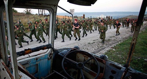 Испытание на право ношения крапового берета. Фото: Влад Александров, ЮГА.ру Испытание на право ношения крапового берета. Фото: Влад Александров, ЮГА.ру