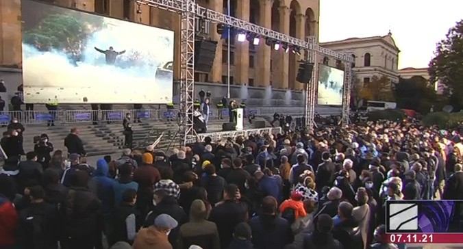 Митинг в Тбилиси 07.11.2021. Кадр видео https://rustavi2.ge/ka/news/214169 Митинг в Тбилиси 07.11.2021. Кадр видео https://rustavi2.ge/ka/news/214169