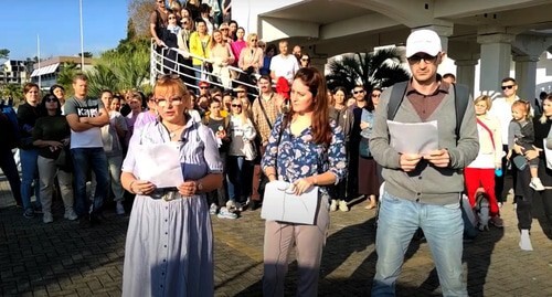 Сбор подписей в Сочи против QR-кодов. Фото Светлана Кравченко для "Кавказского узла". Сбор подписей в Сочи против QR-кодов. Фото Светлана Кравченко для "Кавказского узла".