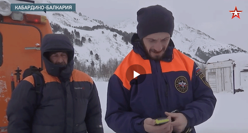 Спасатели в горах КБР. Кадр видео ТК Звезда" https://tvzvezda.ru/news/202112271634-2vMg7.html Спасатели в горах КБР. Кадр видео ТК Звезда" https://tvzvezda.ru/news/202112271634-2vMg7.html
