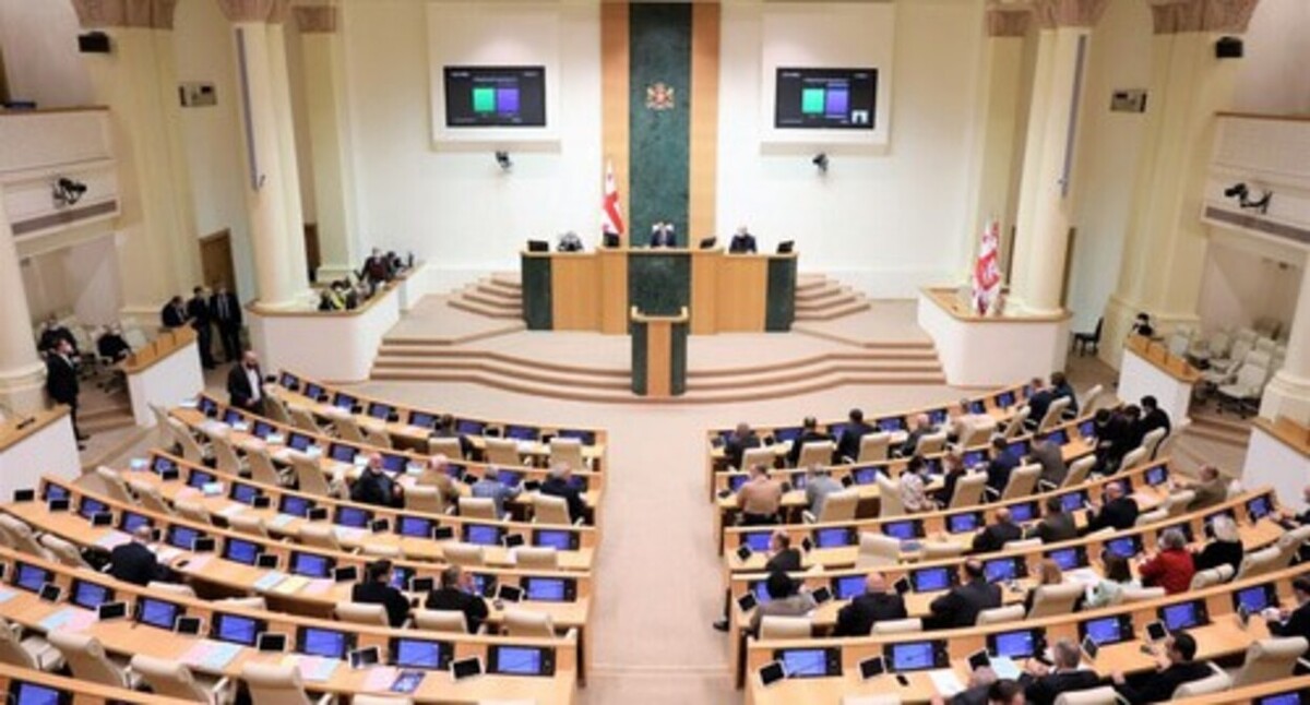 Парламент Грузии. Фото пресс-службы парламента Грузии https://parliament.ge/media/news/zurab-girchi-jafaridzes-da-mamuka-khazaradzes-parlamentis-tsevris-uflebamosileba-vadamde-sheutsqdat Парламент Грузии. Фото пресс-службы парламента Грузии https://parliament.ge/media/news/zurab-girchi-jafaridzes-da-mamuka-khazaradzes-parlamentis-tsevris-uflebamosileba-vadamde-sheutsqdat