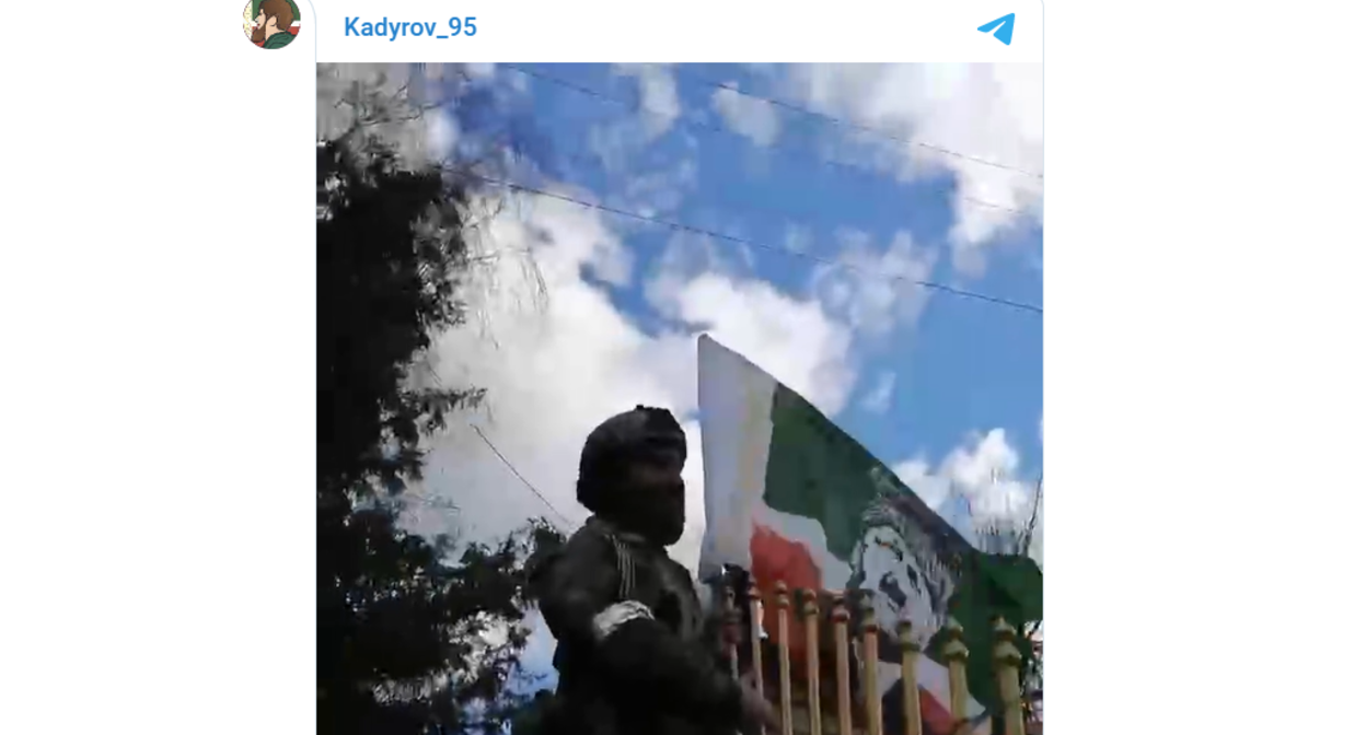 Стоп-кадр видео от 26 февраля 2022 года, опубликованного в Telegram-канале Рамзана Кадырова, https://t.me/RKadyrov_95/1249 Стоп-кадр видео от 26 февраля 2022 года, опубликованного в Telegram-канале Рамзана Кадырова, https://t.me/RKadyrov_95/1249