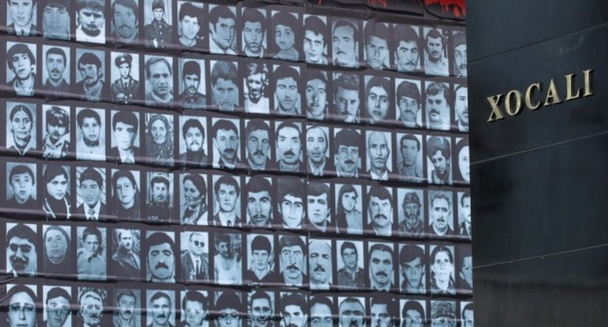 Стела с изображениями жертв трагедии в Ходжалы. Фото Азиза Каримова для "Кавказского узла". Стела с изображениями жертв трагедии в Ходжалы. Фото Азиза Каримова для "Кавказского узла".