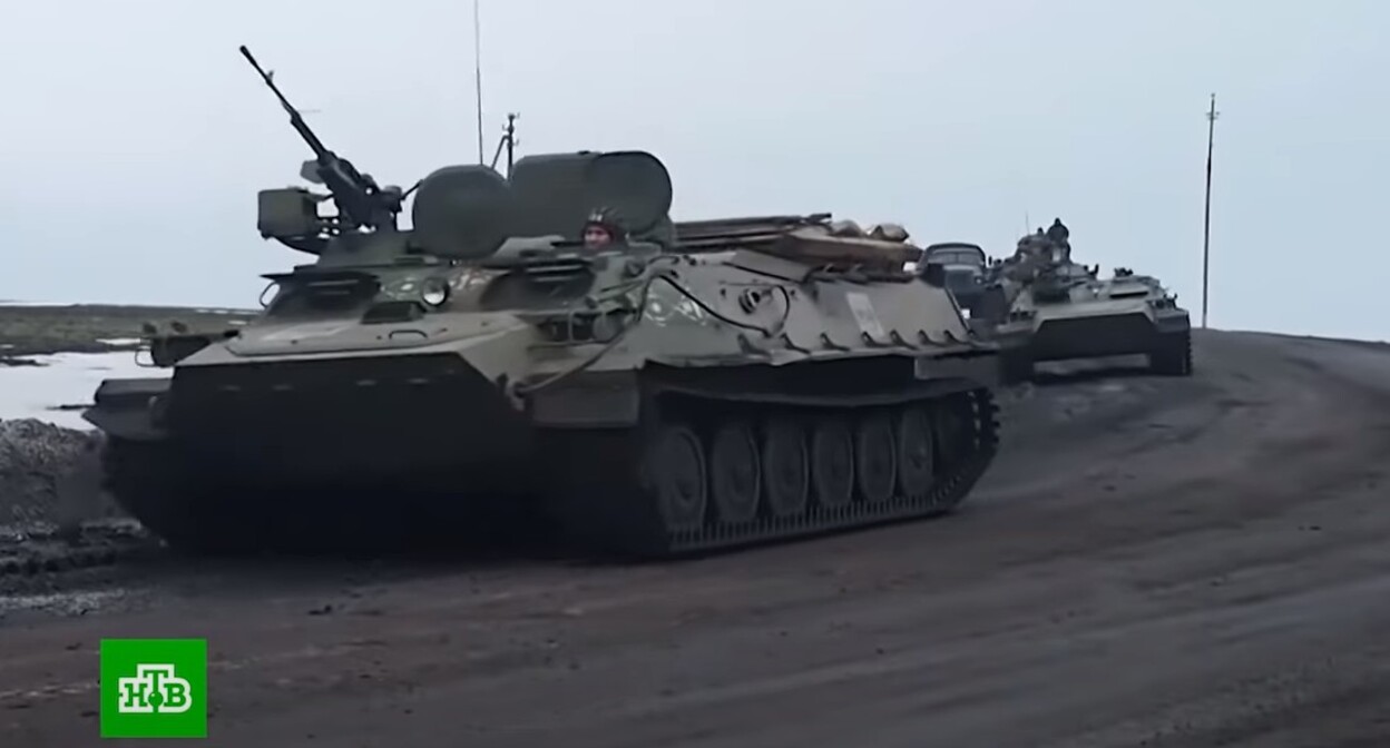 Передвижение российской военной техники в Украине. Стоп-кадр из видео https://www.youtube.com/watch?v=sDWxIEJIm-E Передвижение российской военной техники в Украине. Стоп-кадр из видео https://www.youtube.com/watch?v=sDWxIEJIm-E