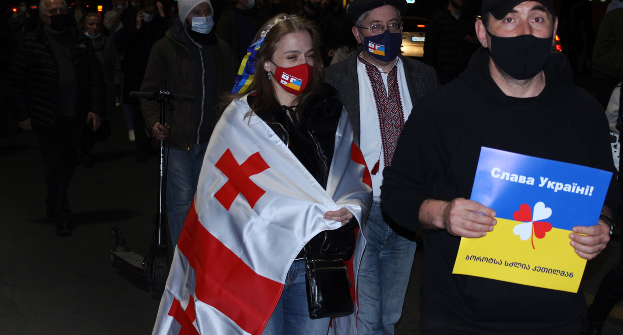 шествие в центре Тбилиси в поддержку Украины. Фото Инны Кукуджановой для "Кавказского узла" шествие в центре Тбилиси в поддержку Украины. Фото Инны Кукуджановой для "Кавказского узла"