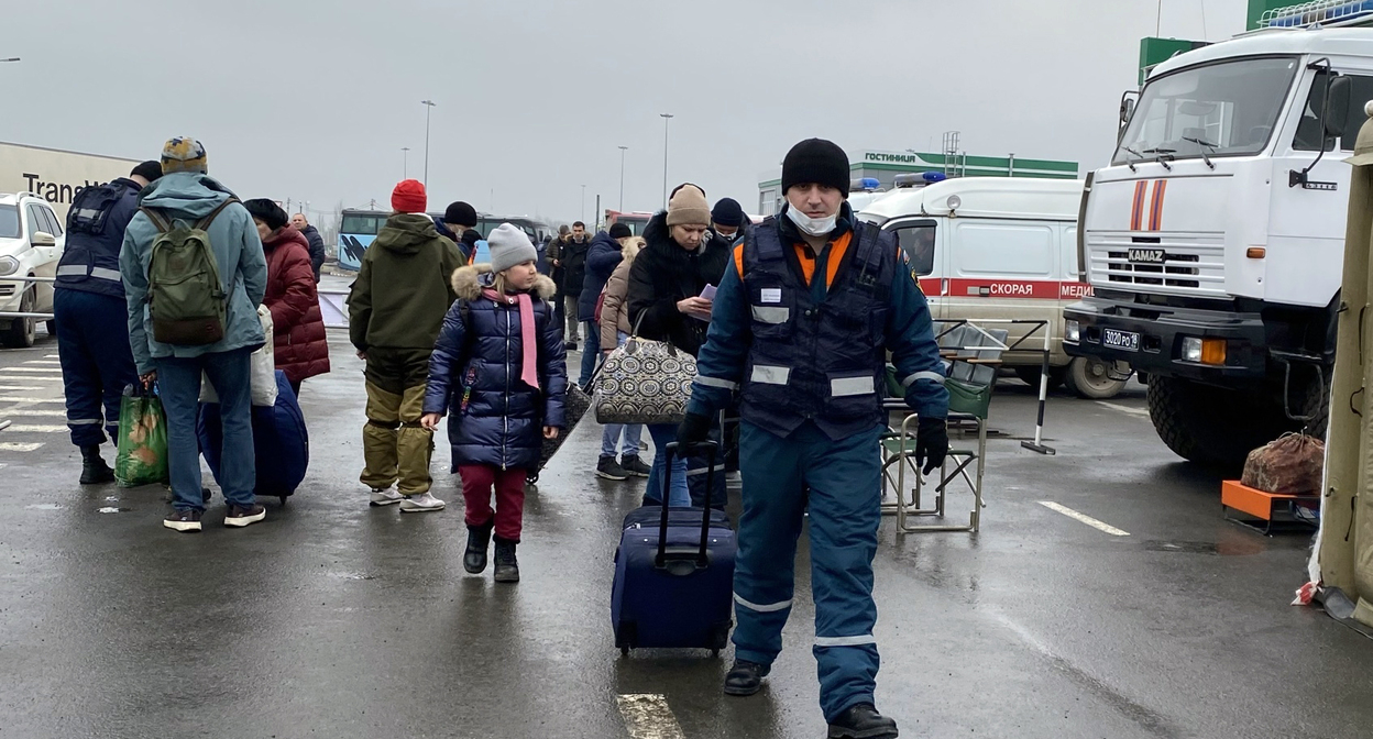 Размещение беженцев в Ростовской области. Фото пресс-служба МЧС ростовской области Размещение беженцев в Ростовской области. Фото пресс-служба МЧС ростовской области