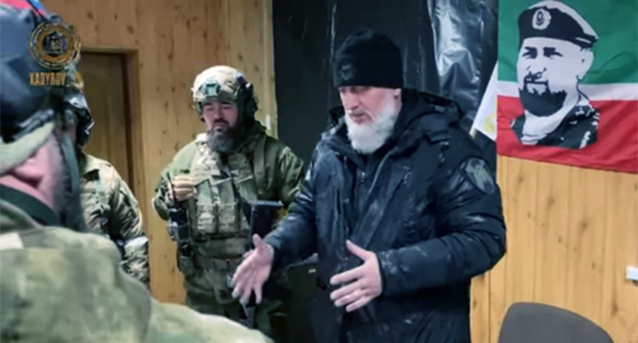 Адам Делимханов и чеченские силовики, участвующие в военной операции на Украине. Кадр видео канала Рамзана Кадырова https://vk.com/ramzan?w=wall279938622_777991 Адам Делимханов и чеченские силовики, участвующие в военной операции на Украине. Кадр видео канала Рамзана Кадырова https://vk.com/ramzan?w=wall279938622_777991