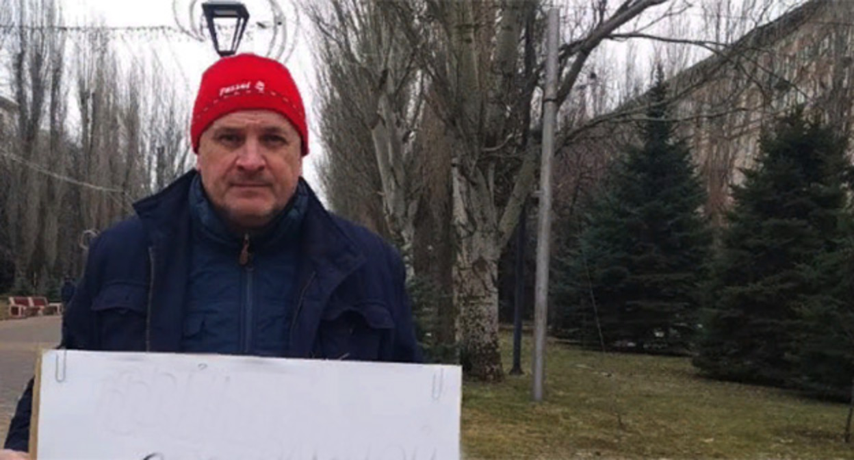 Владимир Тельпук во время пикета. Фото Ольги Черкасовой для "Кавказского узла" Владимир Тельпук во время пикета. Фото Ольги Черкасовой для "Кавказского узла"