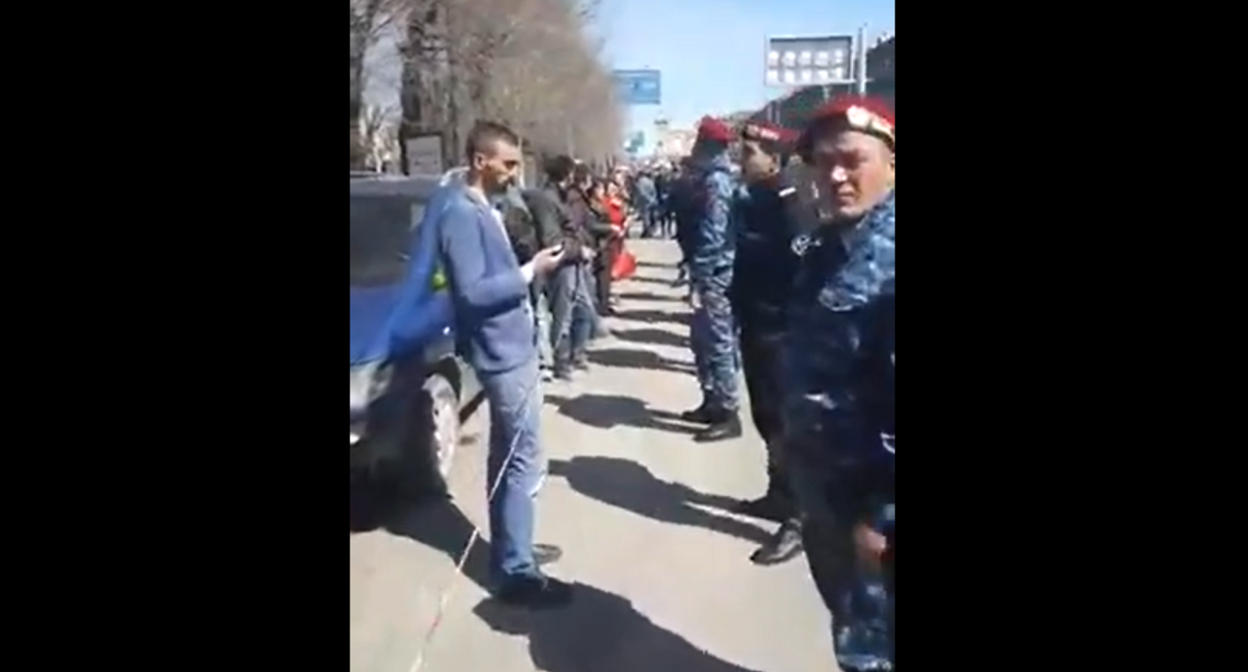 Акция протеста в Гюмри. Скриншот видео, опубликованного 16.04.22 на YouTube-канале Yerevan.Today, https://www.youtube.com/watch?v=wiIpLpQTbf4&t=158s Акция протеста в Гюмри. Скриншот видео, опубликованного 16.04.22 на YouTube-канале Yerevan.Today, https://www.youtube.com/watch?v=wiIpLpQTbf4&t=158s