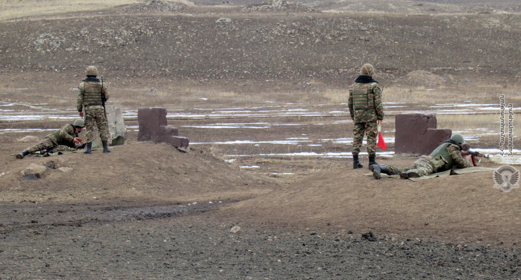 Армянские военнослужащие на занятии по огневой подготовке. Фото: пресс-служба Минобороны Армении https://mil.am/api/v1/media/40236/image Армянские военнослужащие на занятии по огневой подготовке. Фото: пресс-служба Минобороны Армении https://mil.am/api/v1/media/40236/image