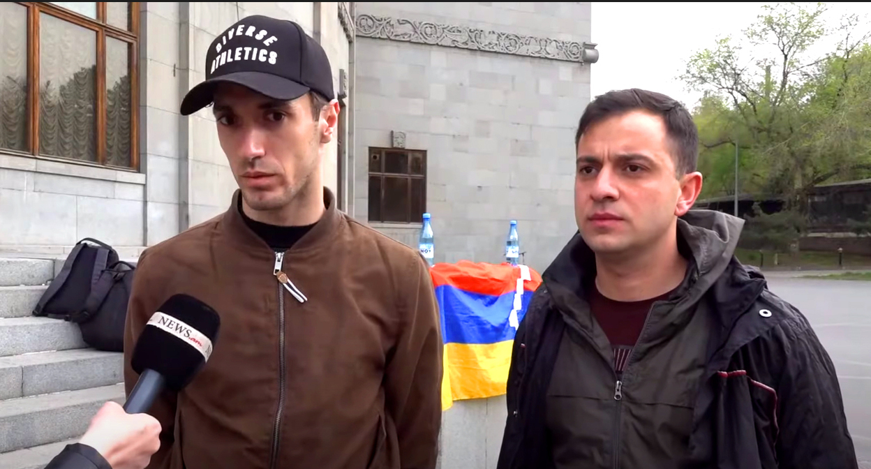 Артур Авагян и Нвер Киракосян. Кадр видео NEWS AM
https://www.youtube.com/watch?v=zqqYPtcgdnI Артур Авагян и Нвер Киракосян. Кадр видео NEWS AM
https://www.youtube.com/watch?v=zqqYPtcgdnI