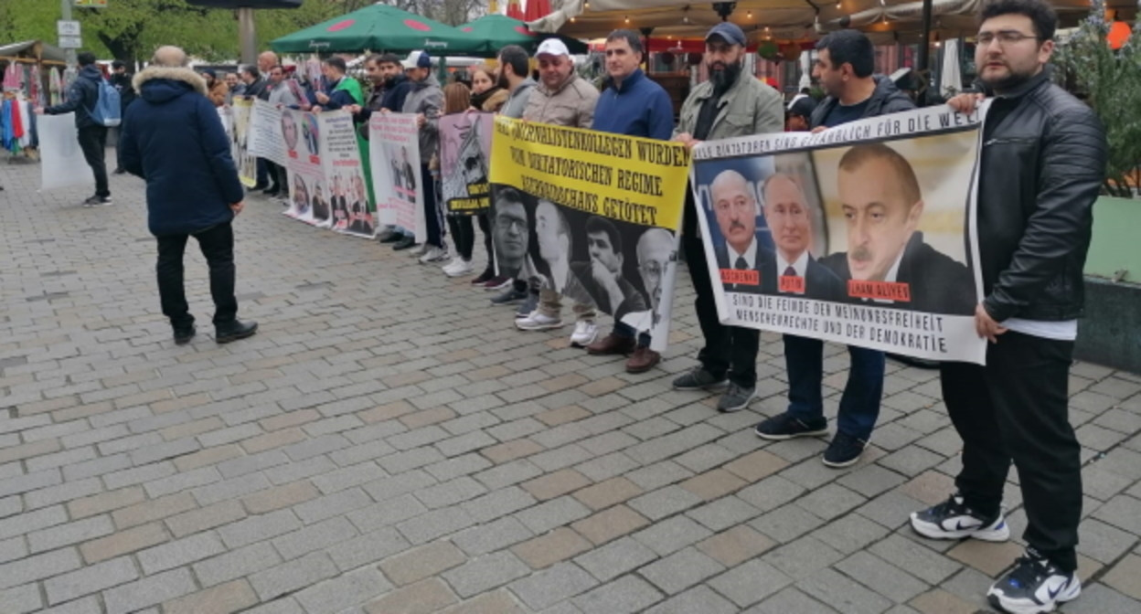 Участники акции в Берлине, фото: пресс-служба организации DAS. Участники акции в Берлине, фото: пресс-служба организации DAS.