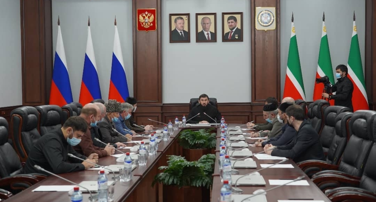 Заседания парламента Чечни. Фото пресс-службы парламента https://parlamentchr.ru/novsti-new/m-daudov-provel-vstrechu-s-chlenami-pravleniya-soyuza-pisatelej-chr.html Заседания парламента Чечни. Фото пресс-службы парламента https://parlamentchr.ru/novsti-new/m-daudov-provel-vstrechu-s-chlenami-pravleniya-soyuza-pisatelej-chr.html