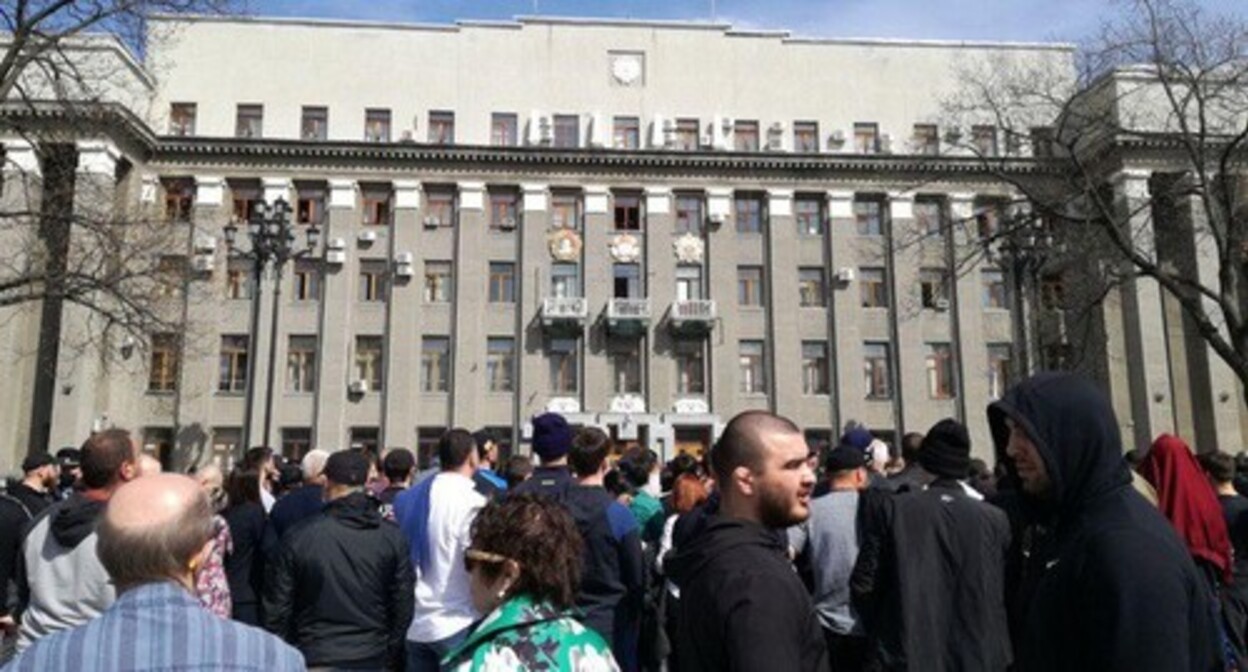Участники акции протеста. Владикавказ, 20 апреля 2020 года. Фото Эммы Марзоевой для "Кавказского узла" Участники акции протеста. Владикавказ, 20 апреля 2020 года. Фото Эммы Марзоевой для "Кавказского узла"