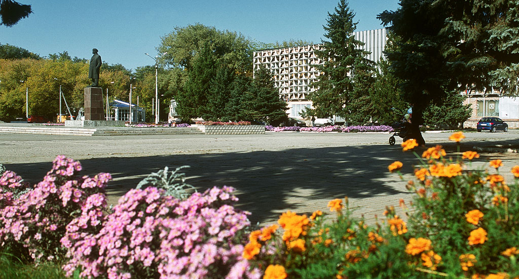 Зерноград Ростовской области. Фото Антон Денисенко https://ru.wikipedia.org/wiki/Зерноград Зерноград Ростовской области. Фото Антон Денисенко https://ru.wikipedia.org/wiki/Зерноград