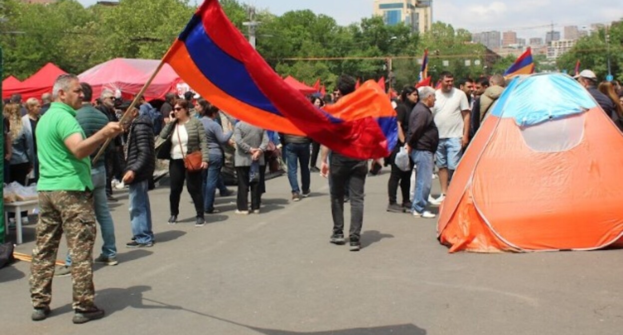 Протесты оппозиции в Ереване. Фото Тиграна Петросяна для "Кавказского узла". Протесты оппозиции в Ереване. Фото Тиграна Петросяна для "Кавказского узла".