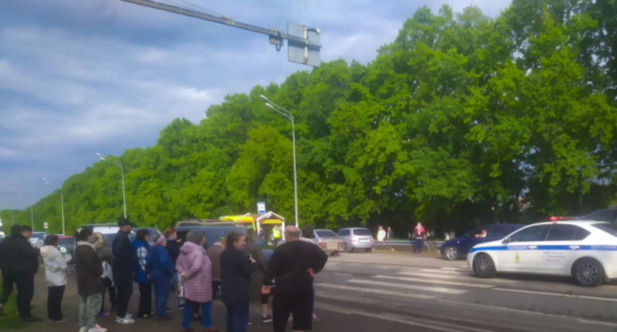 Жители товариществ под Краснодаром перекрывают ростовское шоссе, фото "Юга.ру" Жители товариществ под Краснодаром перекрывают ростовское шоссе, фото "Юга.ру"