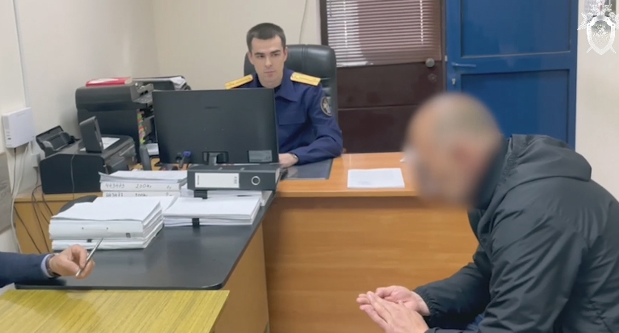 Допрос сочинца, собаки которого загрызли 12-летнюю шахматистку. Кадр видео краевого управления Следкома Допрос сочинца, собаки которого загрызли 12-летнюю шахматистку. Кадр видео краевого управления Следкома